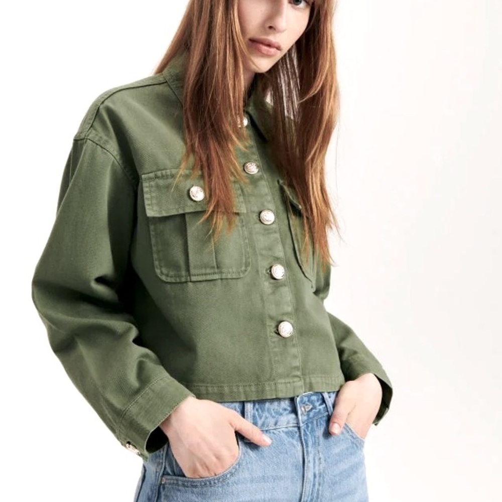 Zara Green Utility Jacket with Cropped Length and Relaxed Fit